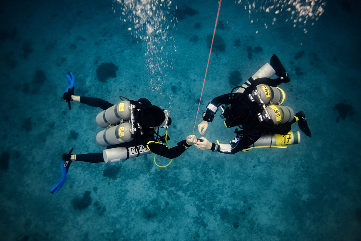 how deep can a person dive