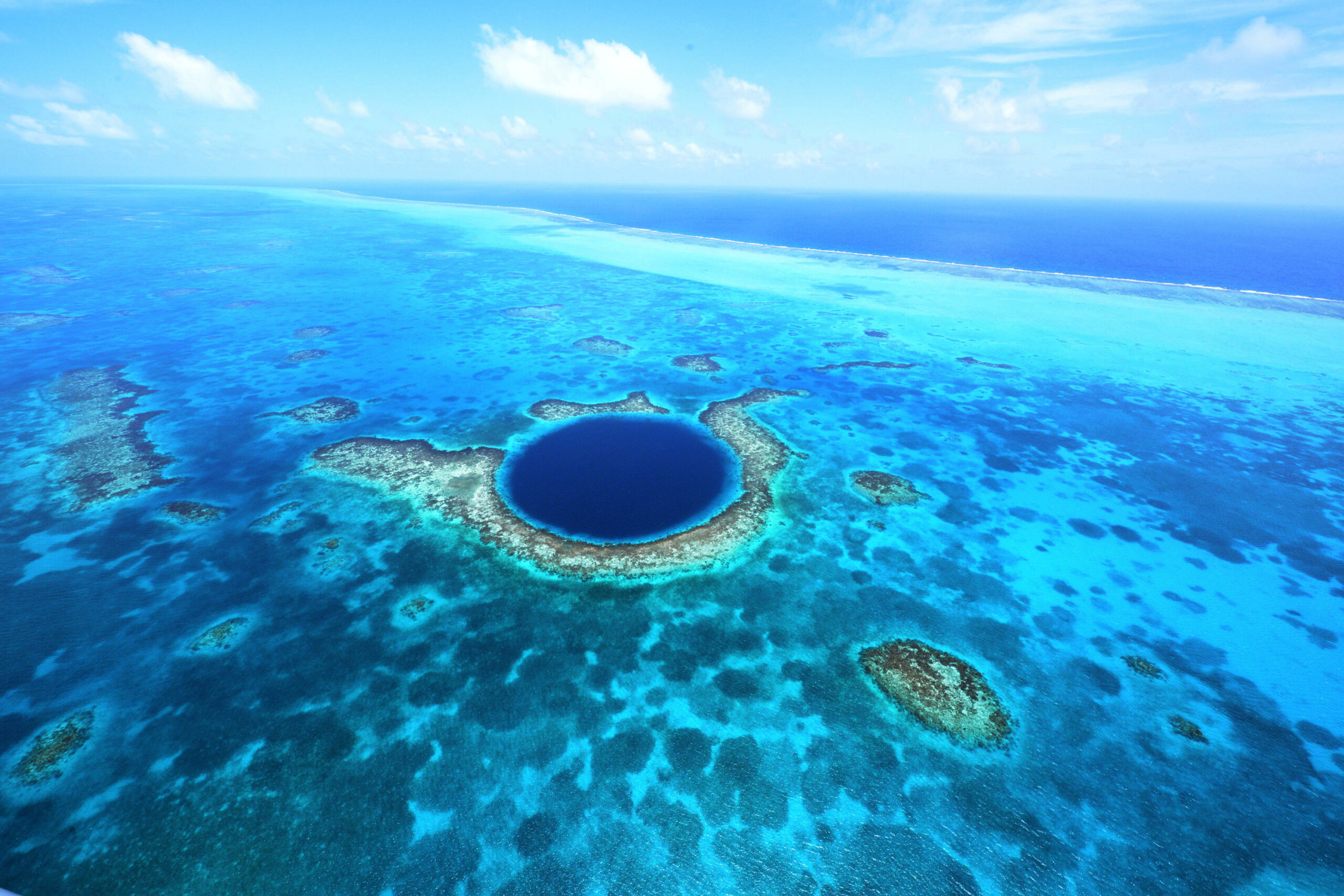 how deep is the great blue hole of belize