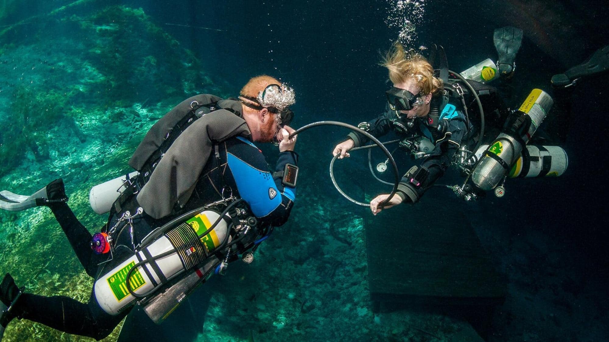 how much does a scuba tank weigh
