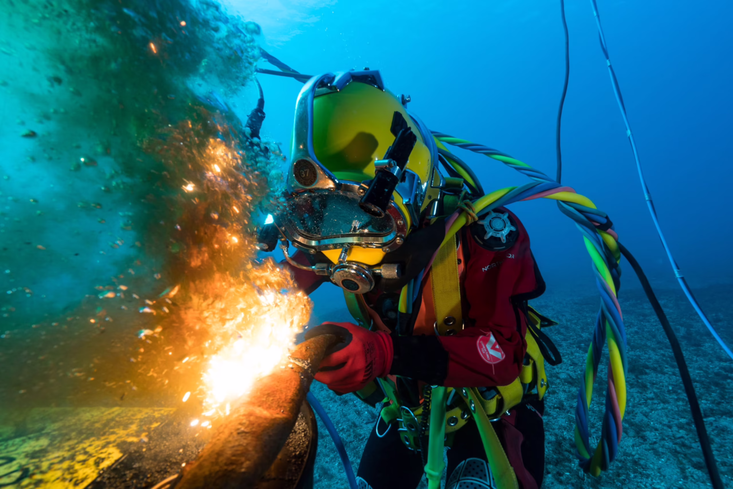 underwater diver welder