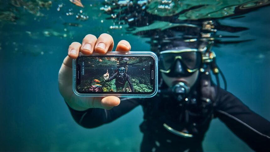 How to Take Underwater Photography With Your Smartphone While Scuba Diving