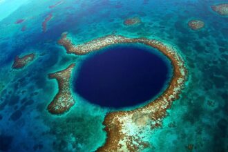 great blue hole scuba diving​
