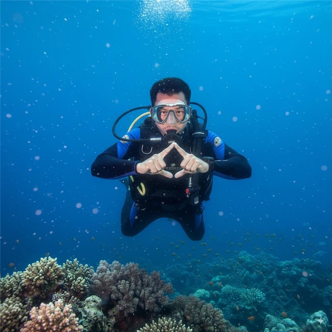 Why Scuba Diving Hand Signals Matter